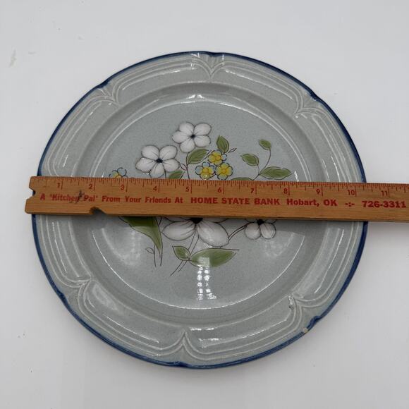 Vintage Dinner Plate in Jennifer Pattern by International Made in Japan - Picture 3 of 6